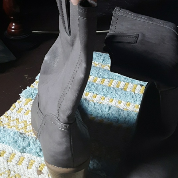 Boots - Picture 2 of 4